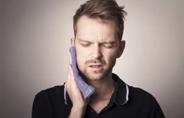 Geçmeyen Çene Ağrısı ve Takılması Nedir? Neden Olur?