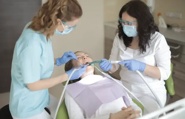 Çene İmplantı Nasıl Yapılır?